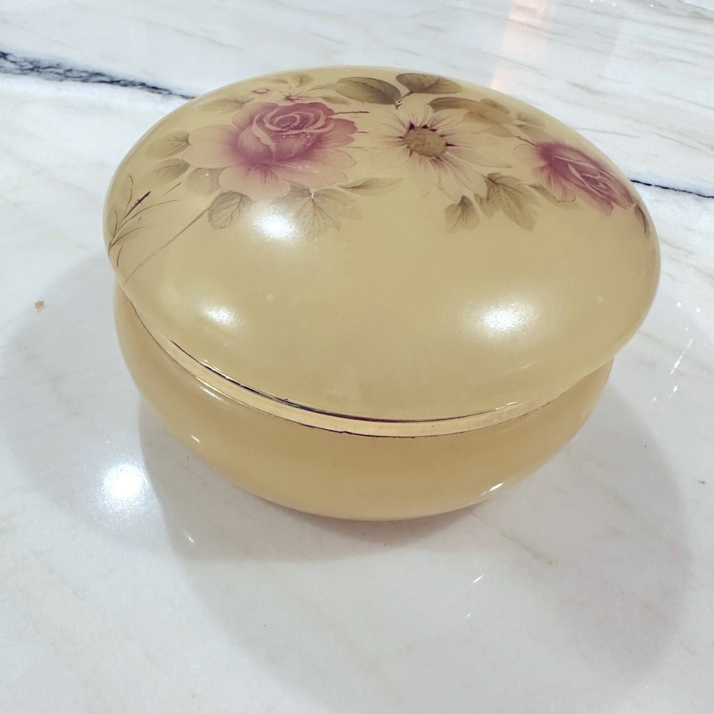 VINTAGE ALABASTER TRINKET/jewelry BOX made in Italy w/floral pattern on lid